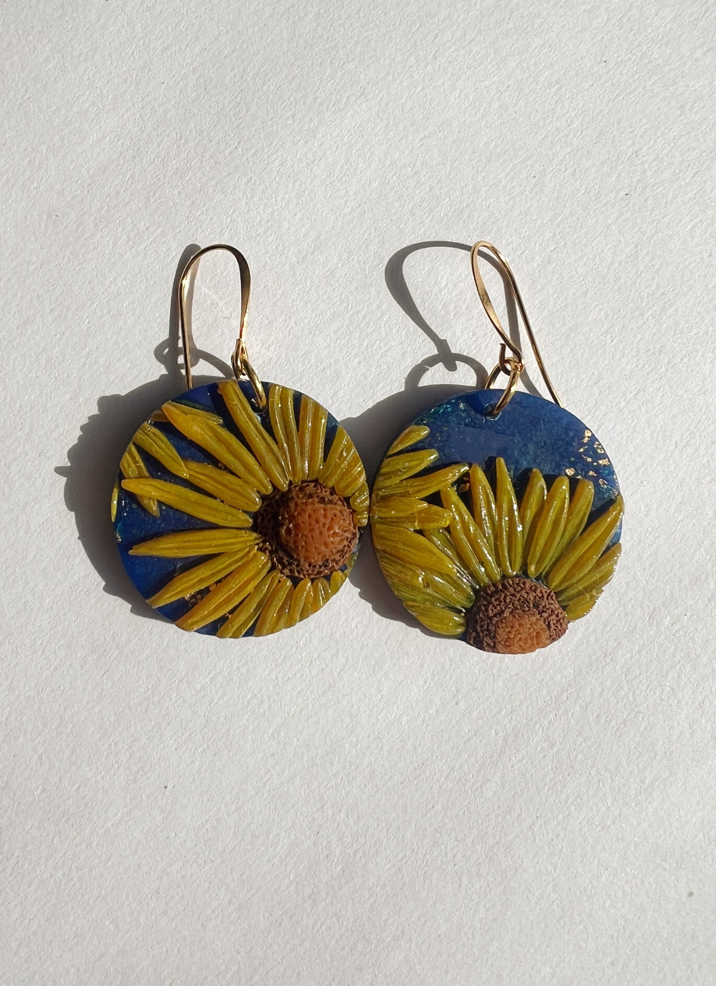 The Midi Orbit earring in sunflower